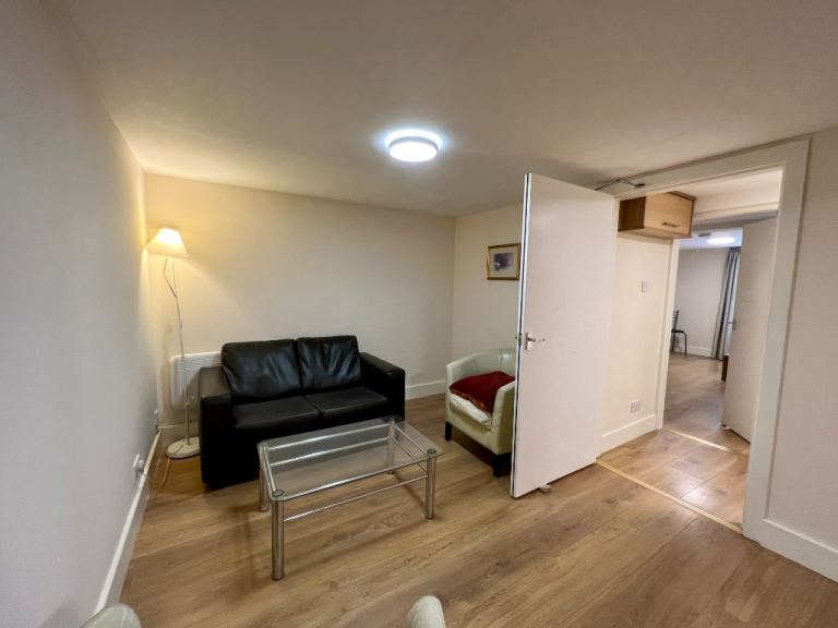 Flat Niddry Street in City of Edinburgh