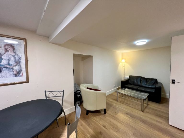 Flat Niddry Street in City of Edinburgh