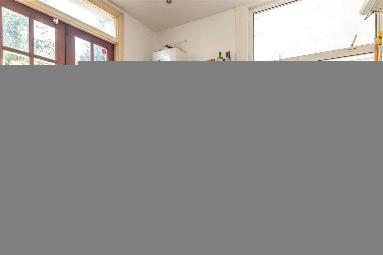 Flat Pellerin Road in Greater London