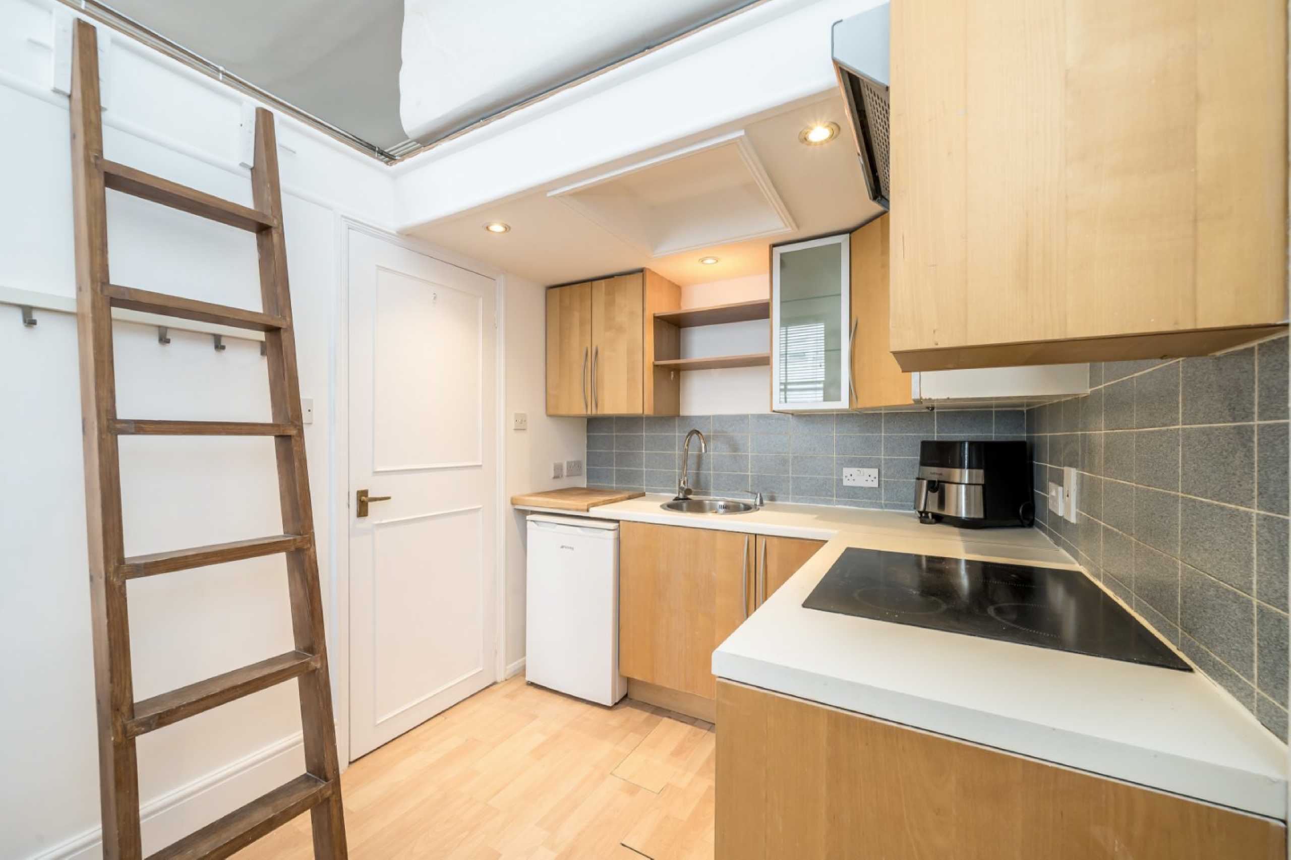 Flat Clanricarde Gardens in Greater London