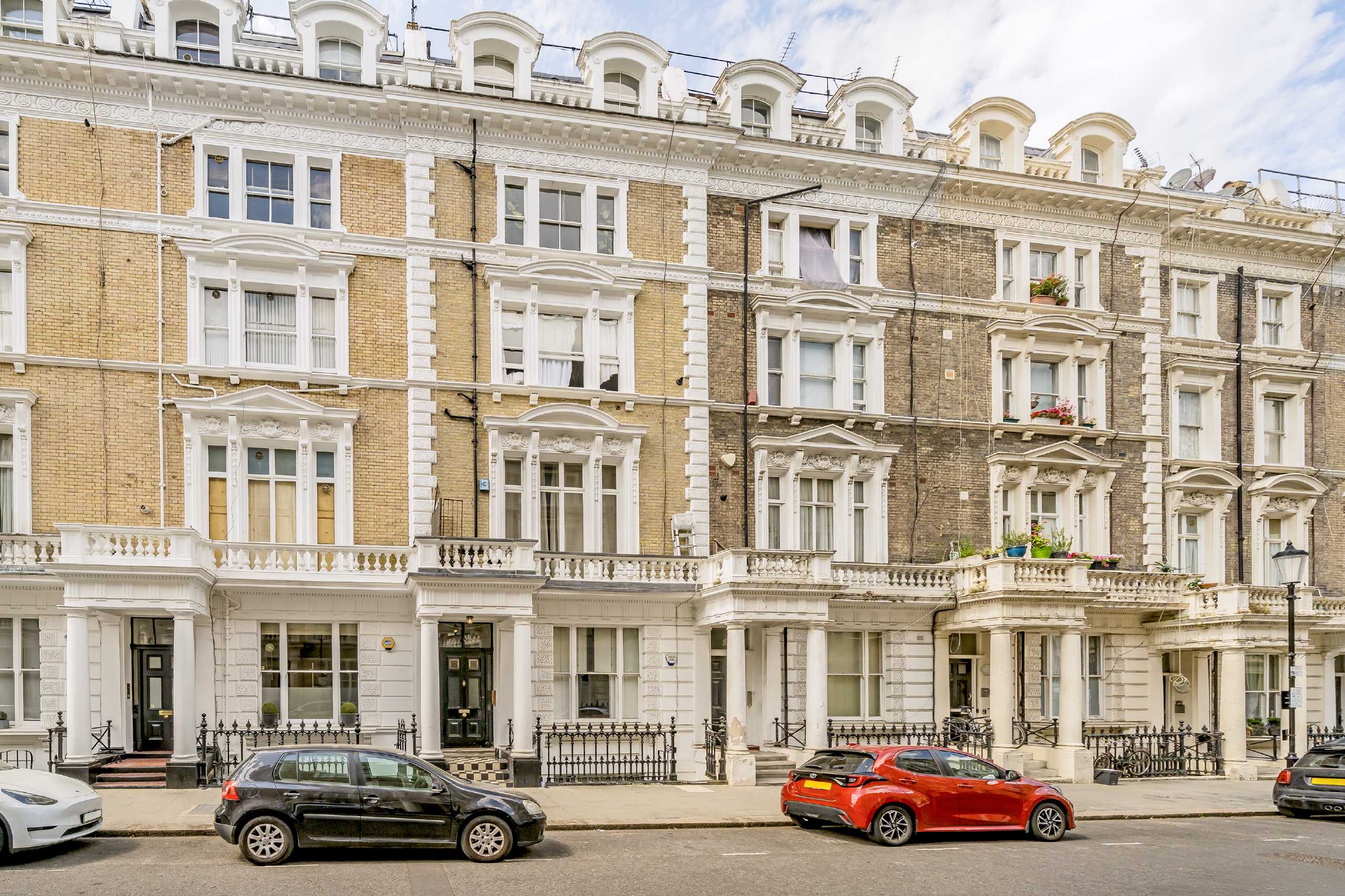 Flat Clanricarde Gardens in Greater London