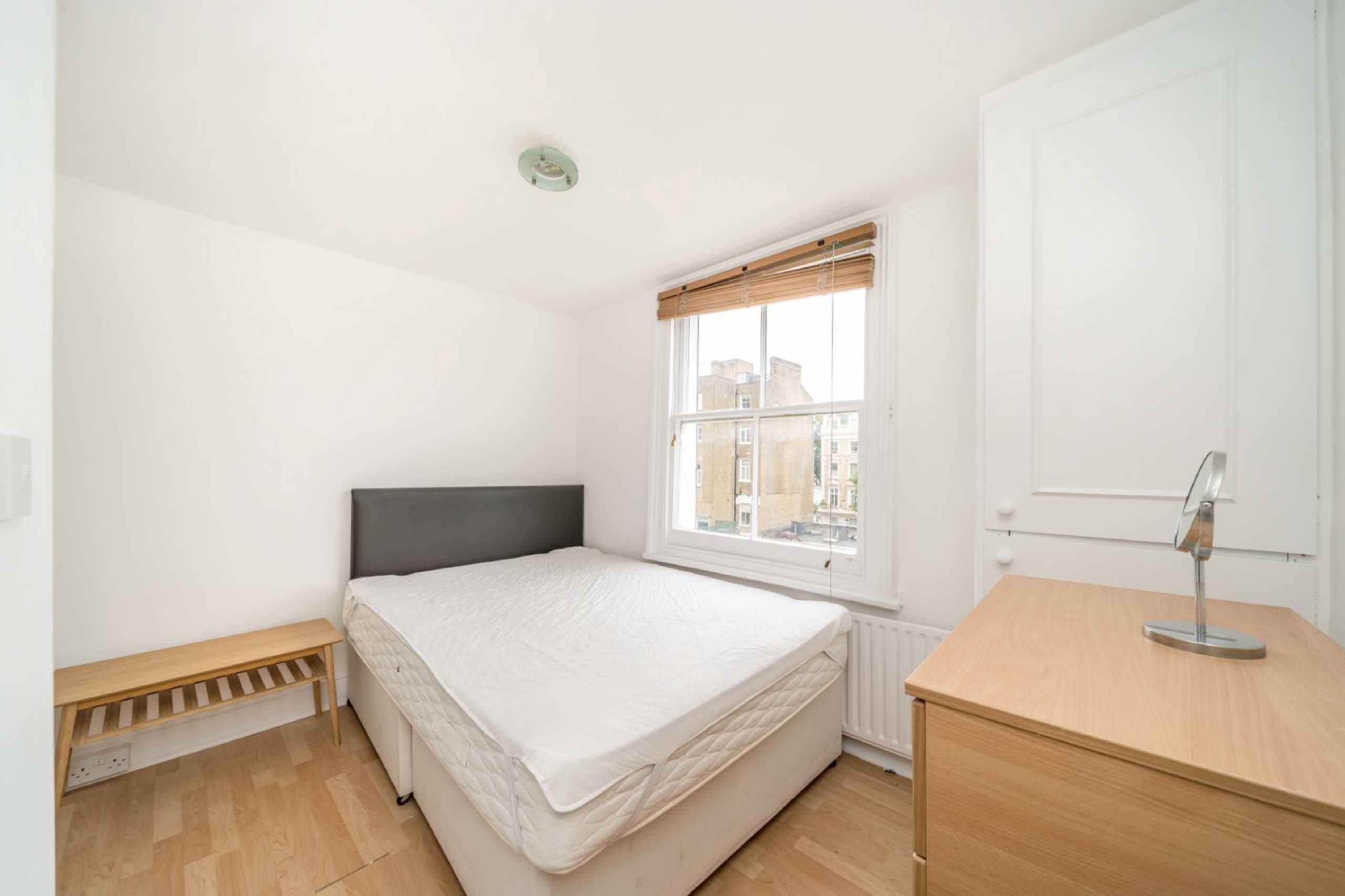 Flat Clanricarde Gardens in Greater London