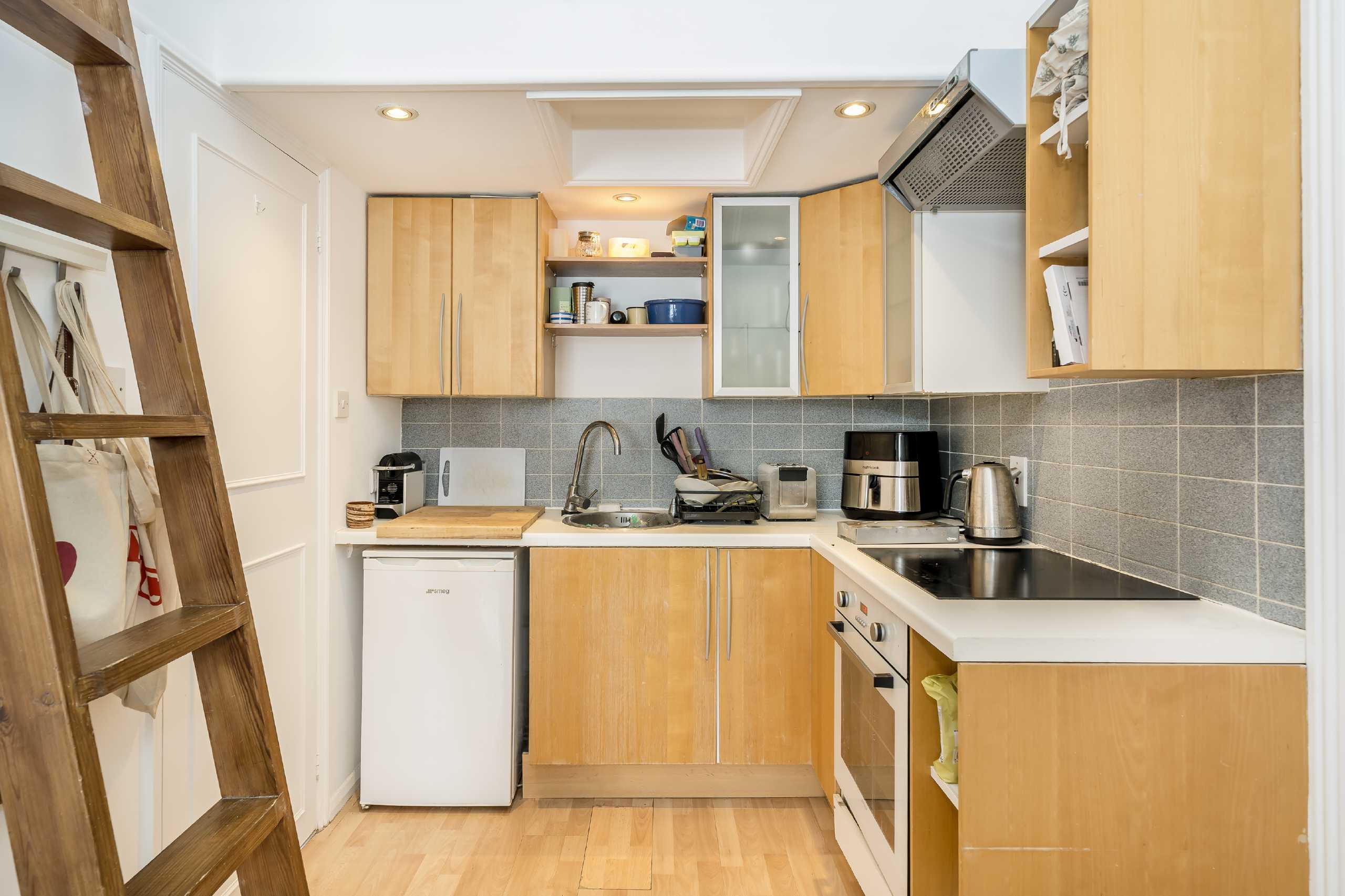 Flat Clanricarde Gardens in Greater London