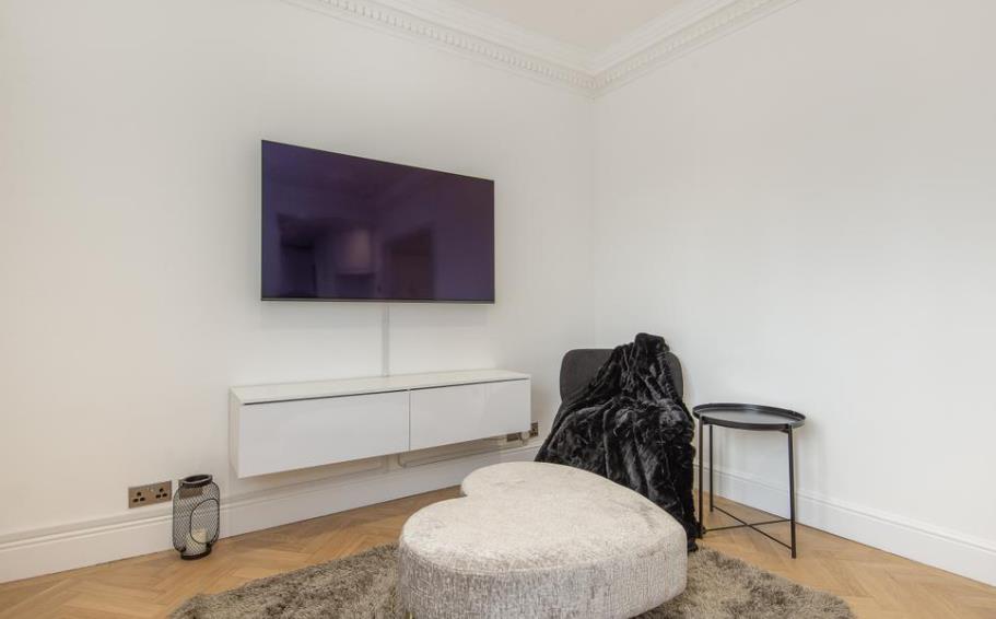 Flat Park Crescent in City of Westminster