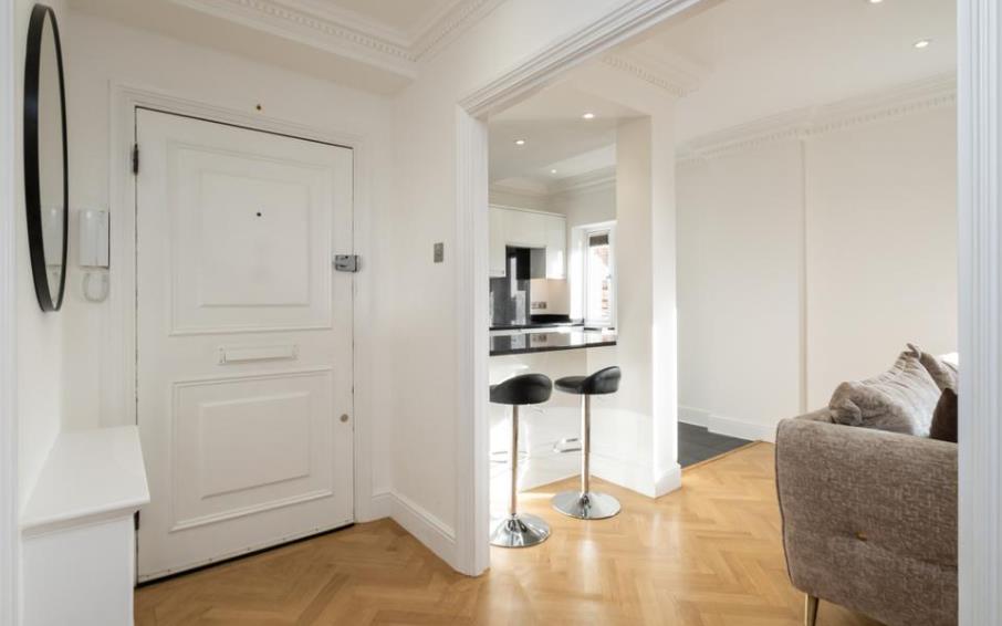 Flat Park Crescent in City of Westminster
