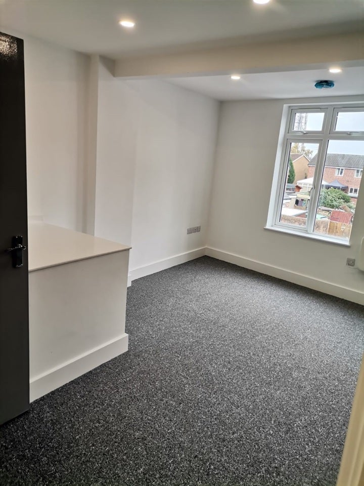 Flat Sutton Road in Ashfield