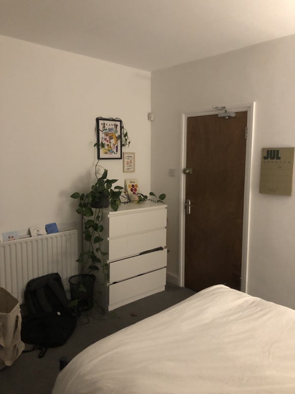 Room Louisville Road in Greater London