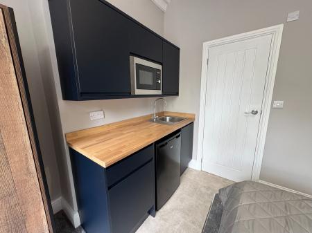 Room May Avenue in Stoke-on-Trent