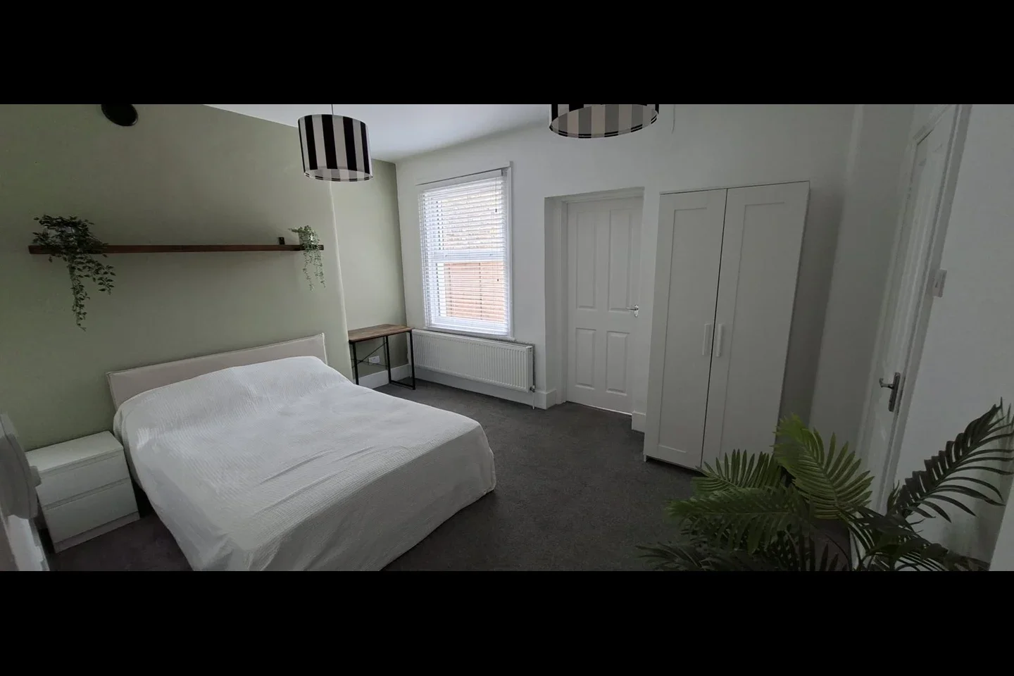 Flat Elmbourne Road in Greater London