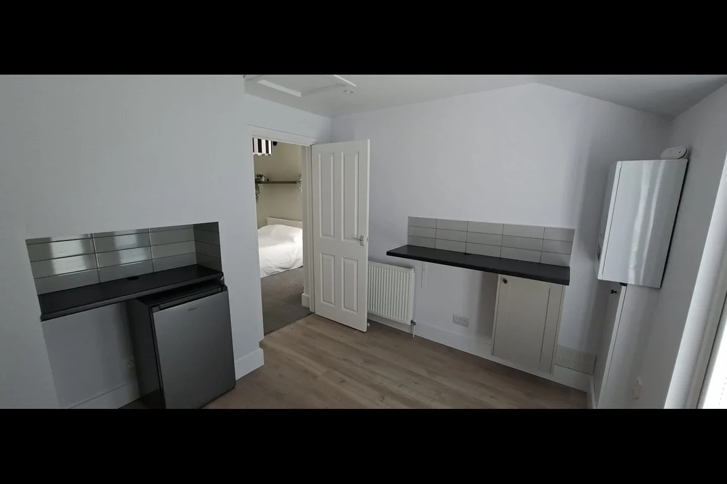 Flat Elmbourne Road in Greater London