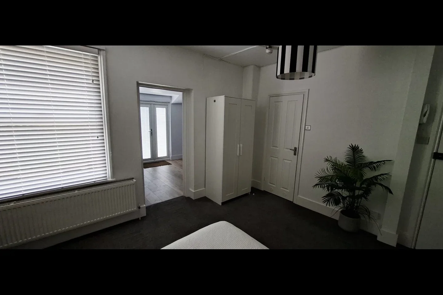 Flat Elmbourne Road in Greater London