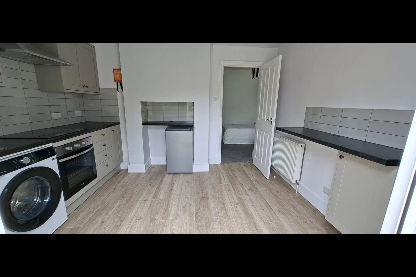 Flat Elmbourne Road in Greater London