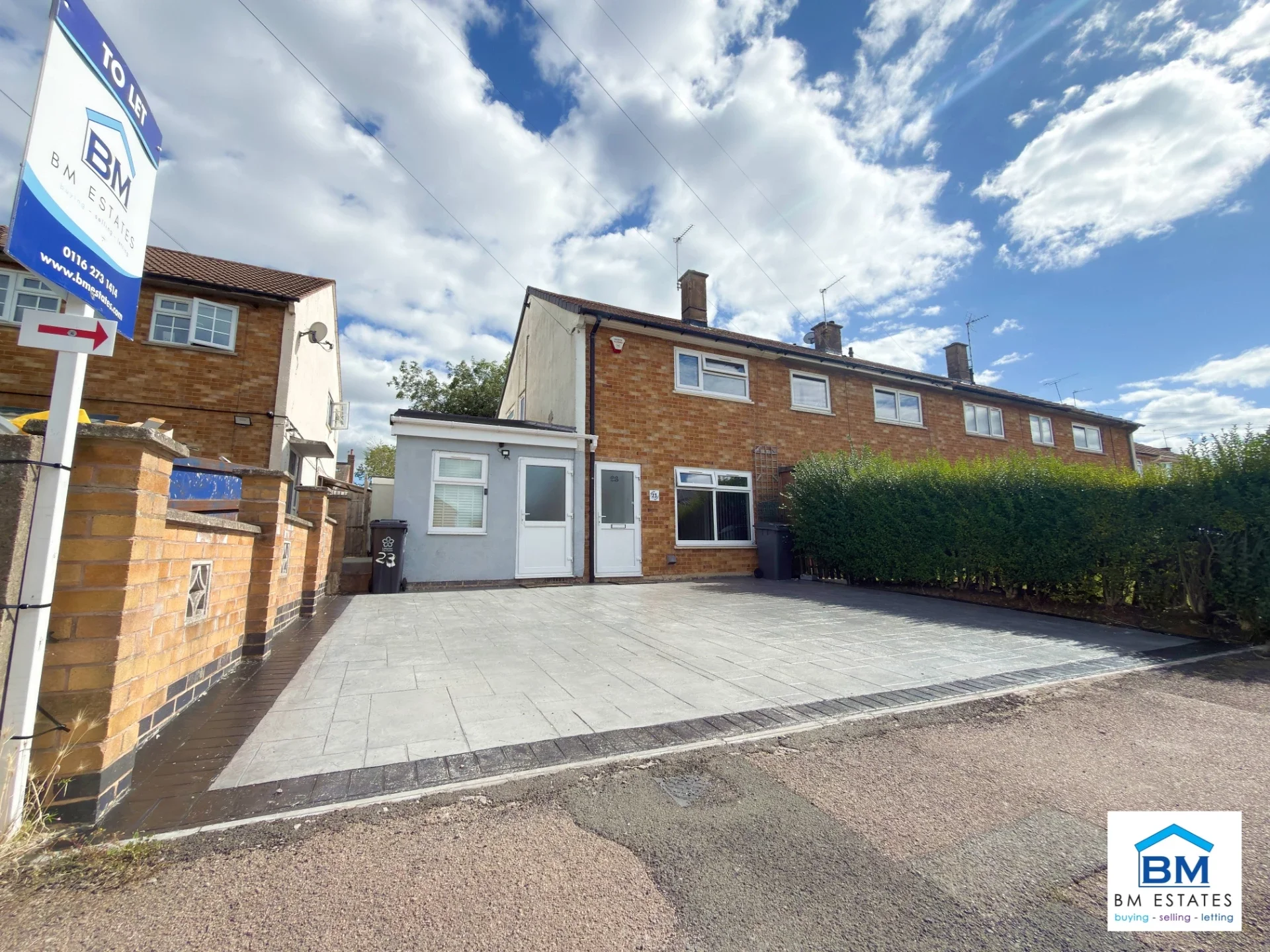 House Kinsdale Drive in Leicester