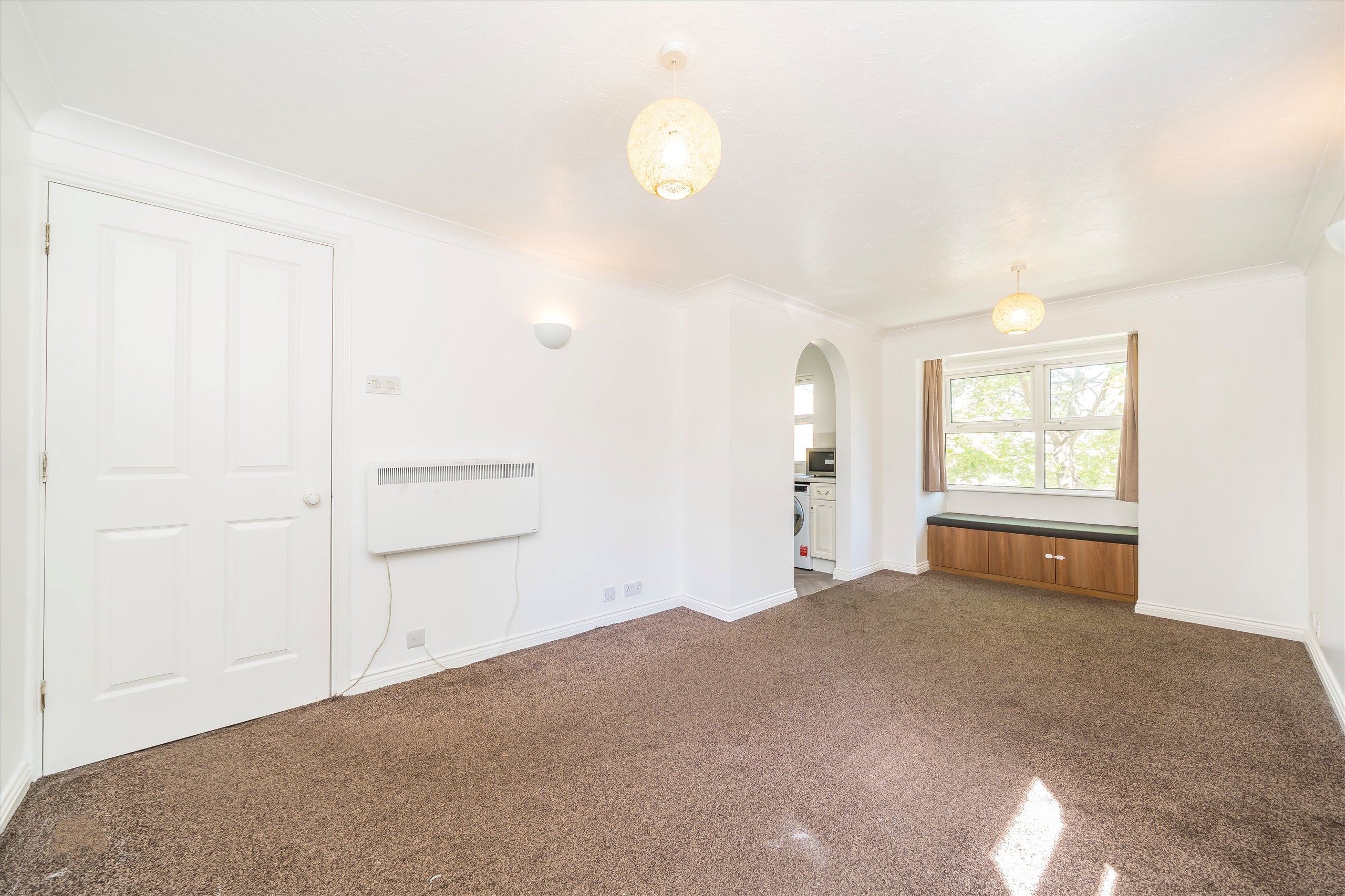 Flat Monmouth Close in Greater London