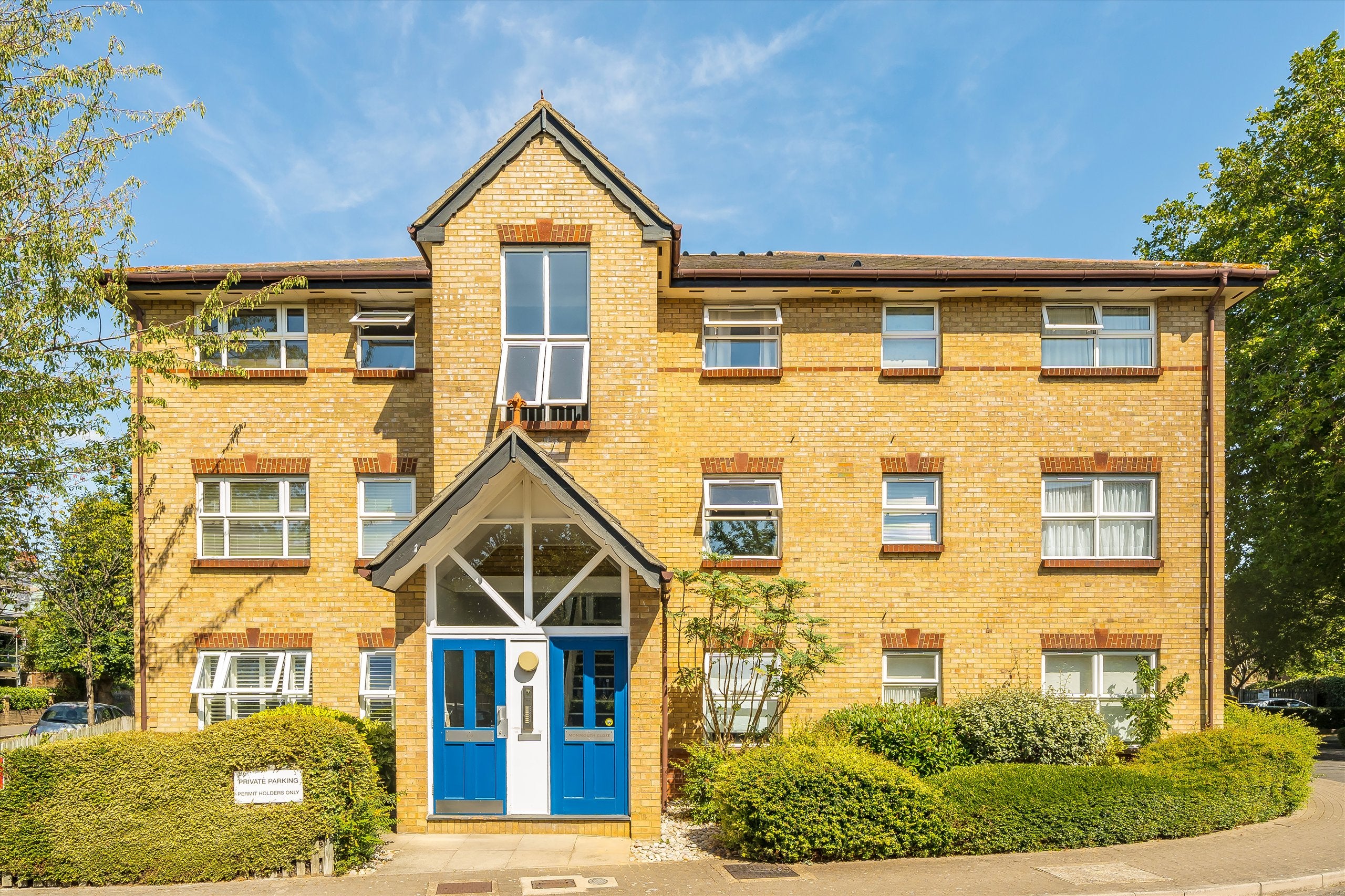 Flat Monmouth Close in Greater London