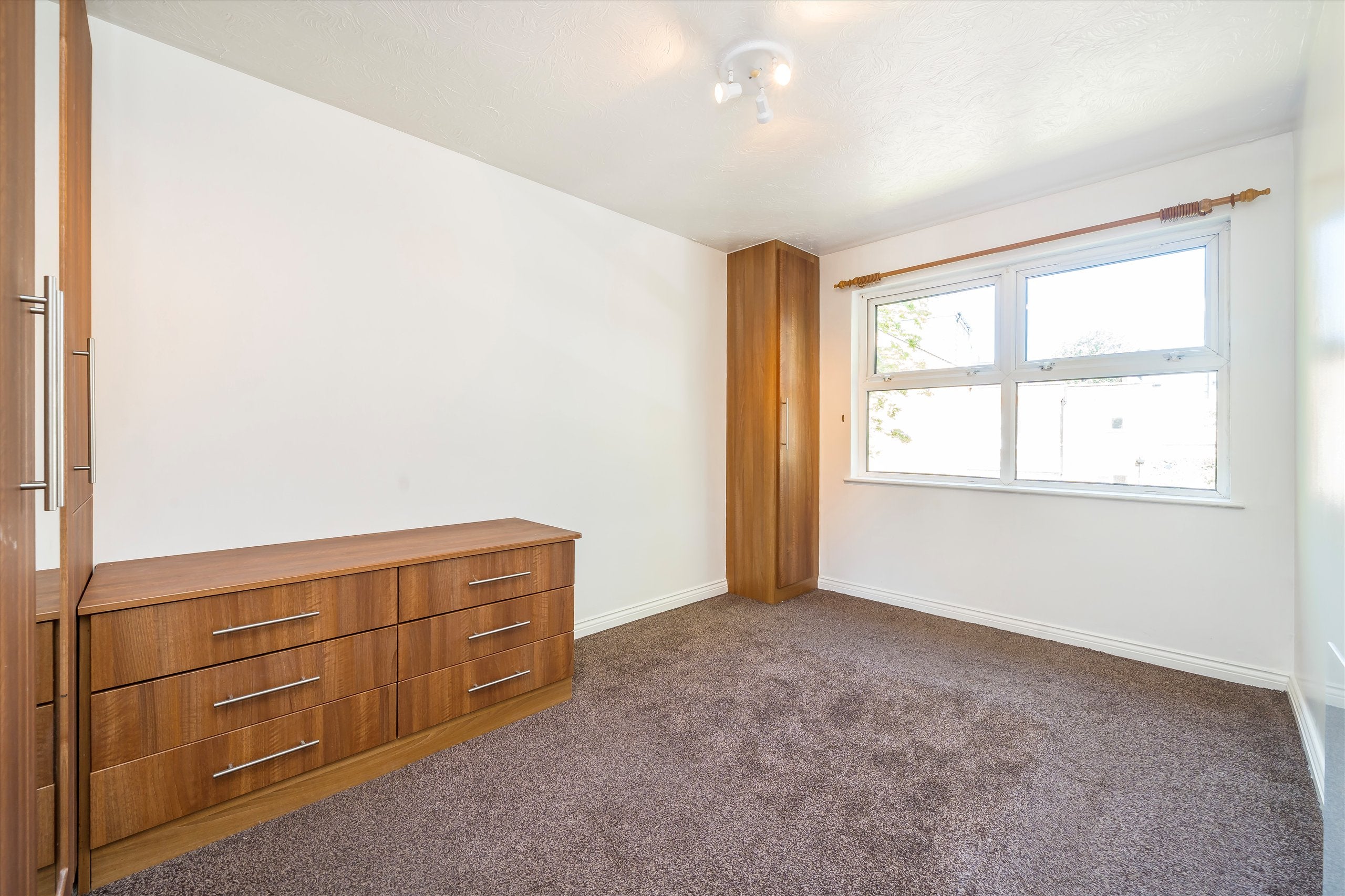 Flat Monmouth Close in Greater London