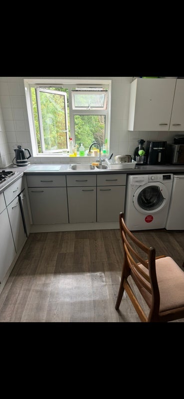 Room Rayfield Close in Greater London