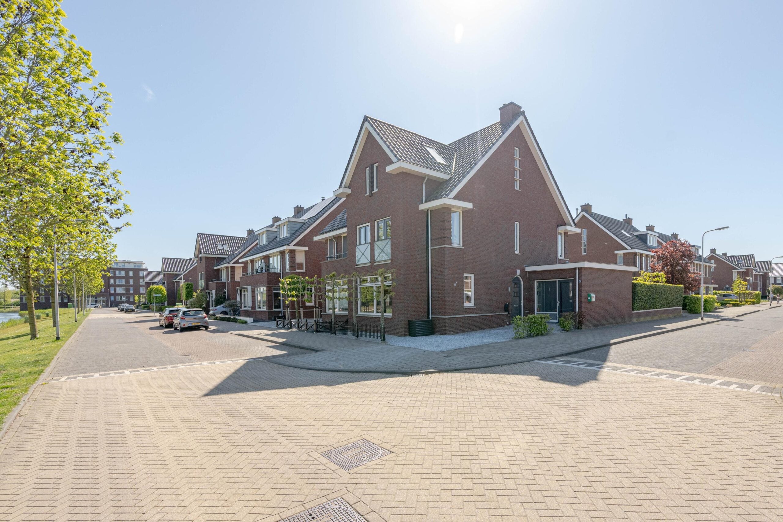 Huis Van der Hoekleede 2991 WZ in Barendrecht