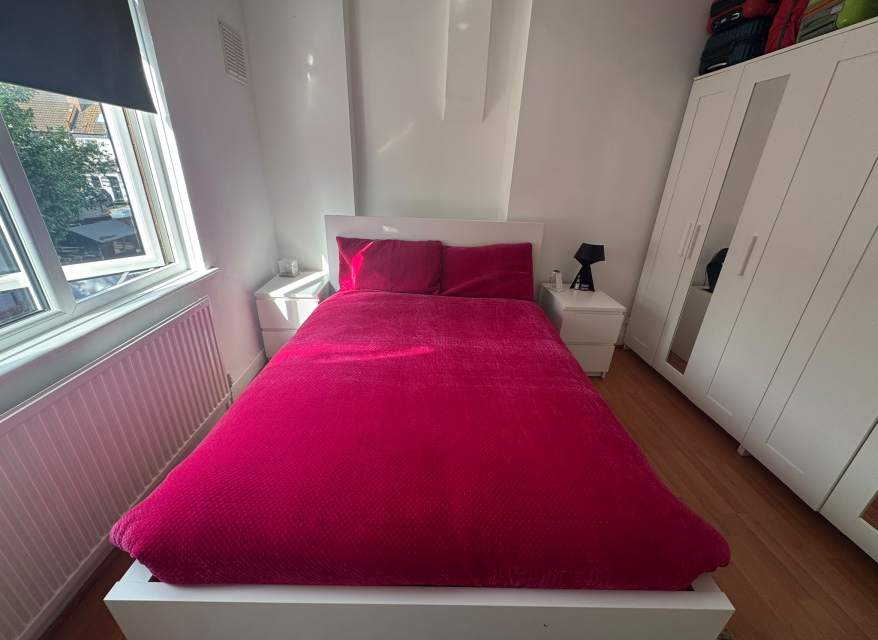 Flat Greenhill Way in London