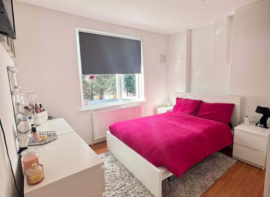 Flat Greenhill Way in London