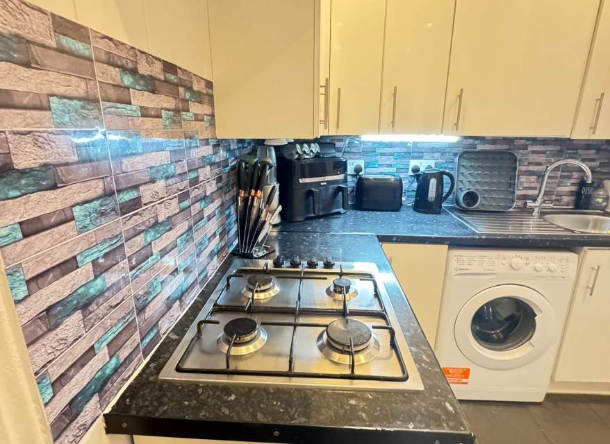 Flat Greenhill Way in London