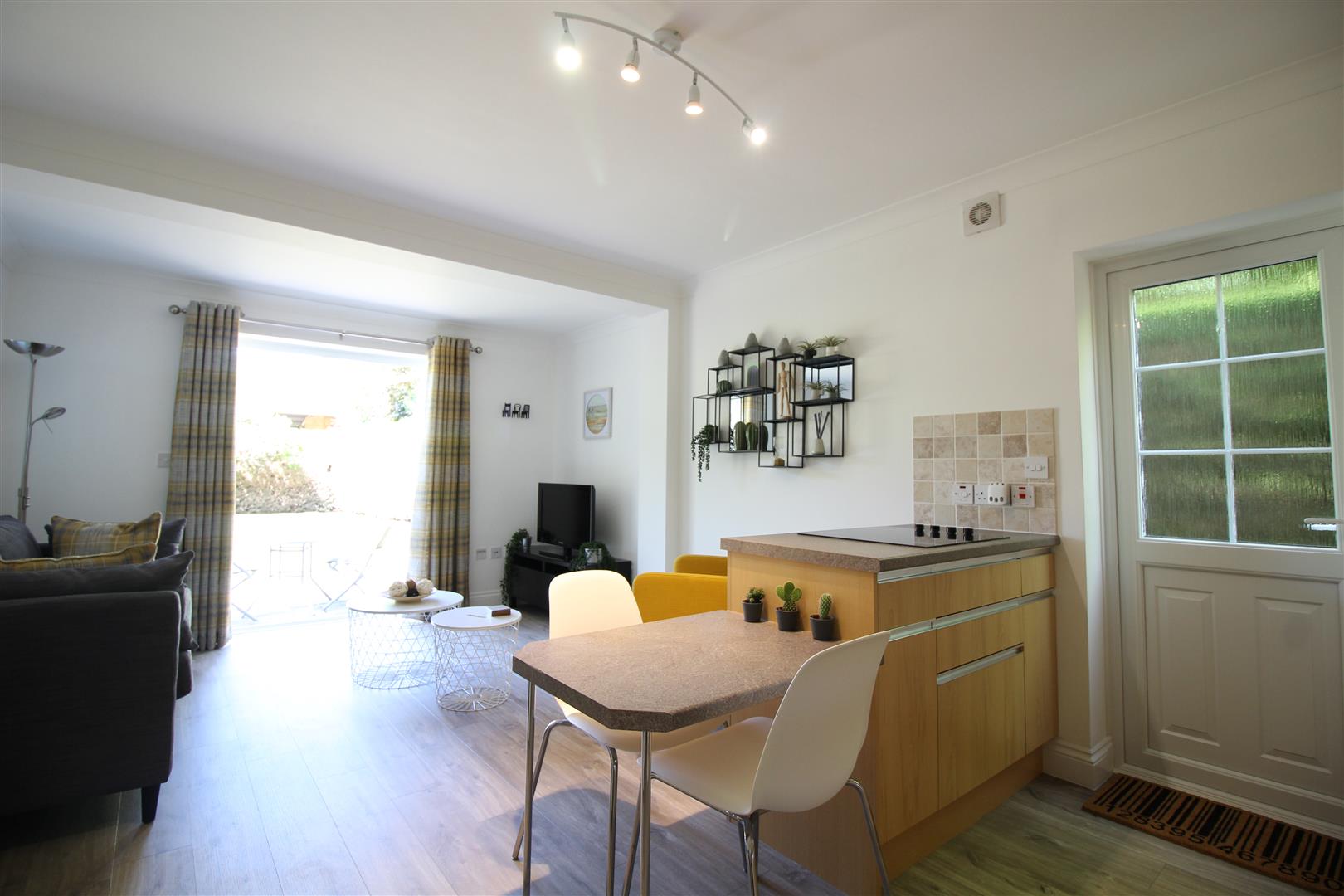 Flat Chequers Lane in Hart