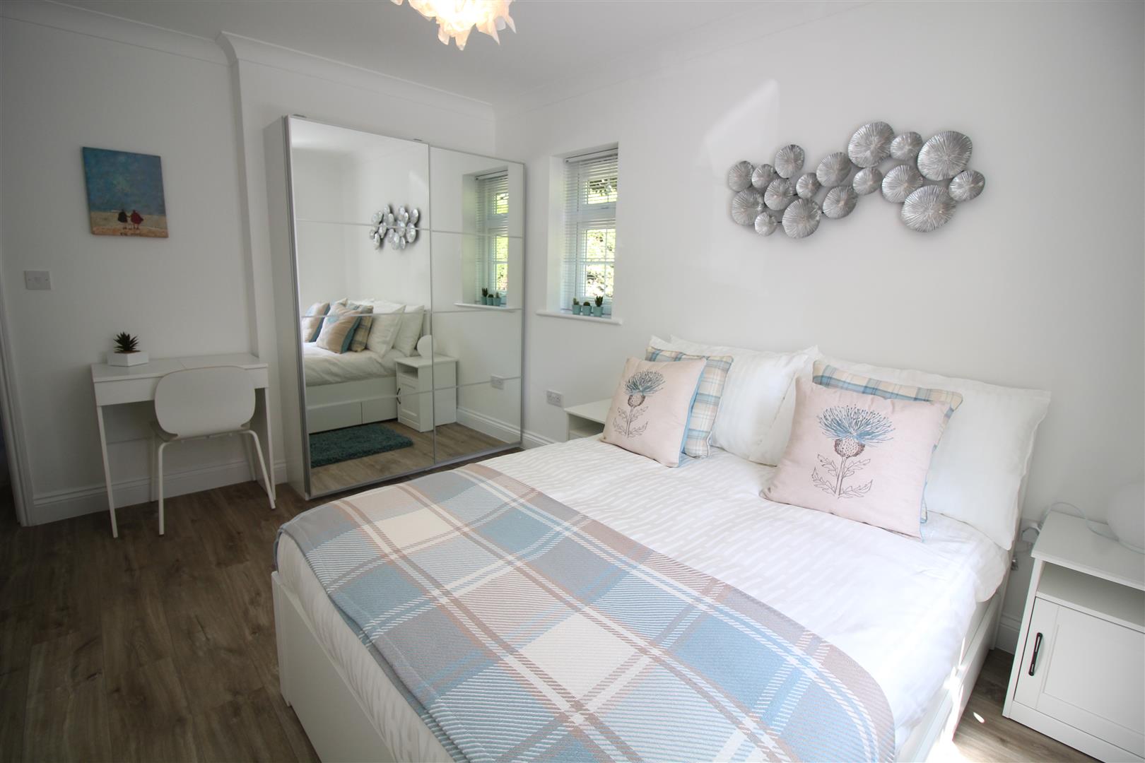 Flat Chequers Lane in Hart