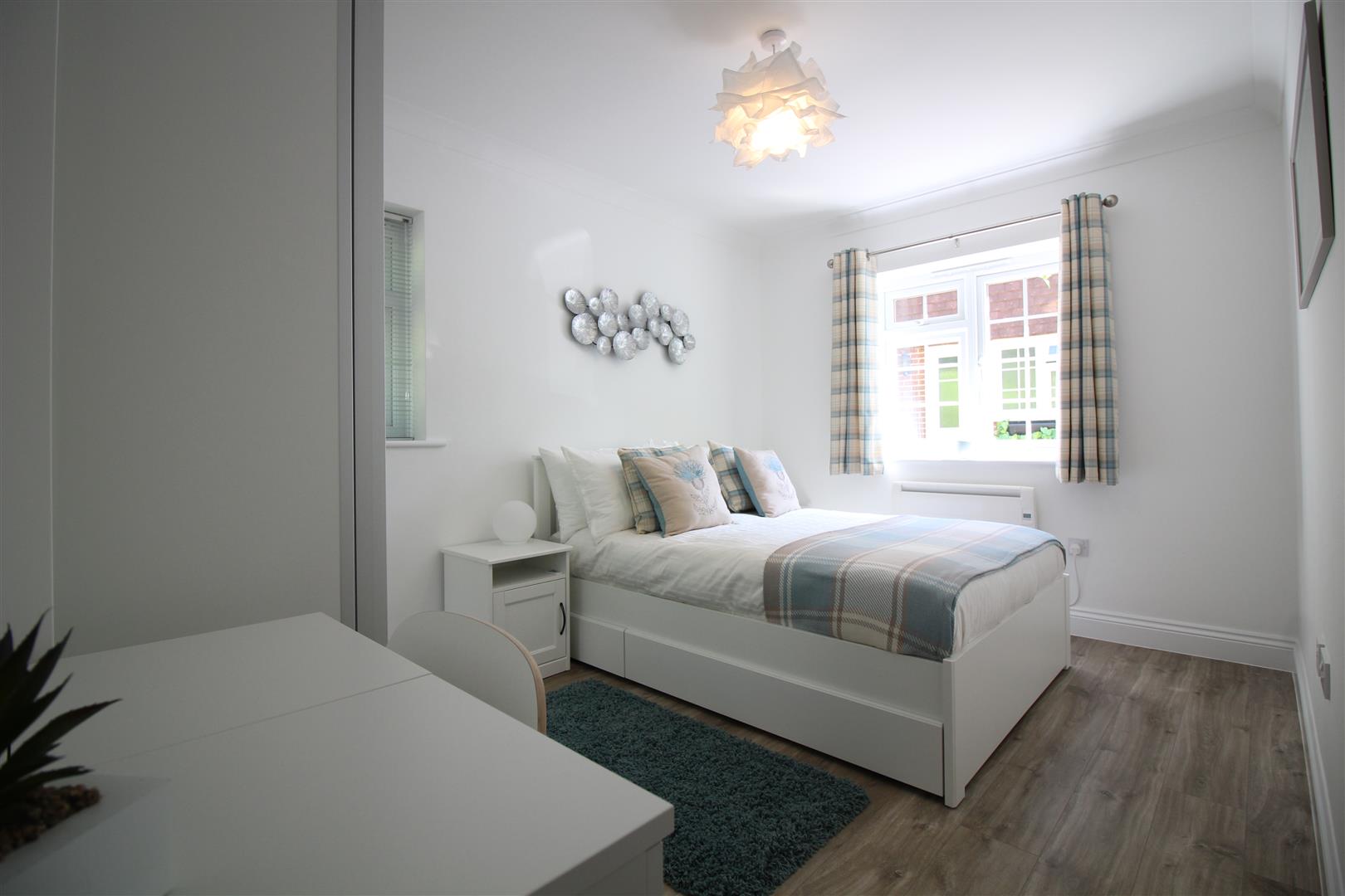 Flat Chequers Lane in Hart