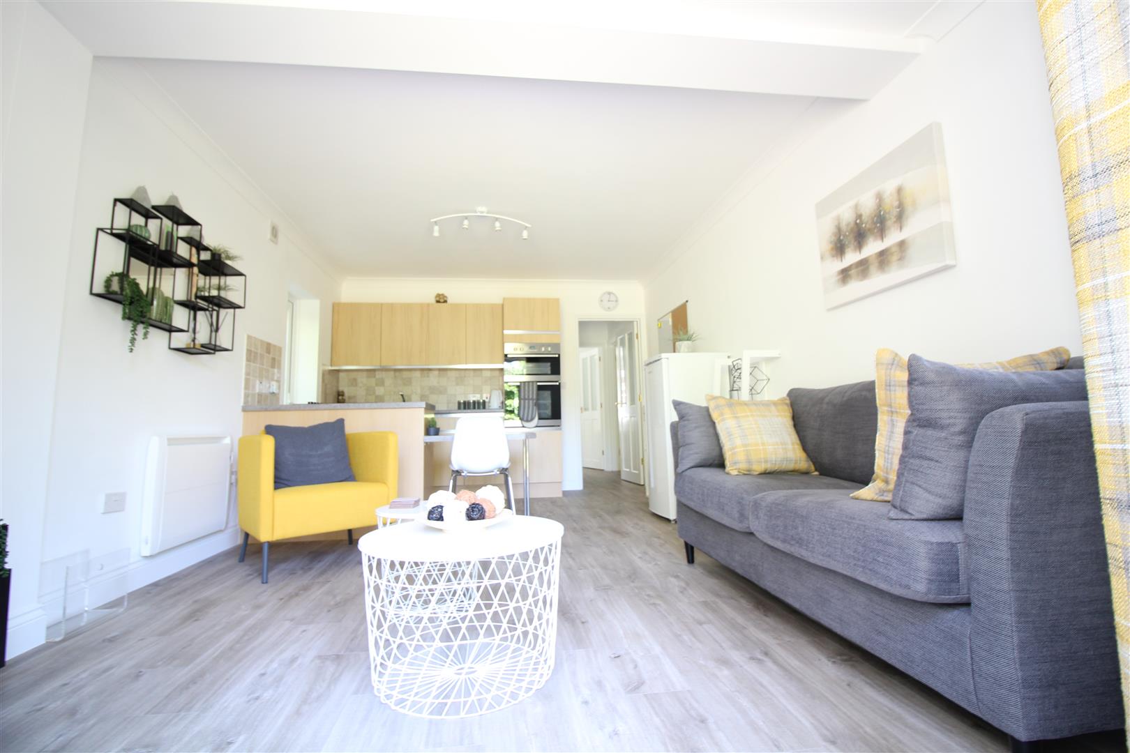Flat Chequers Lane in Hart