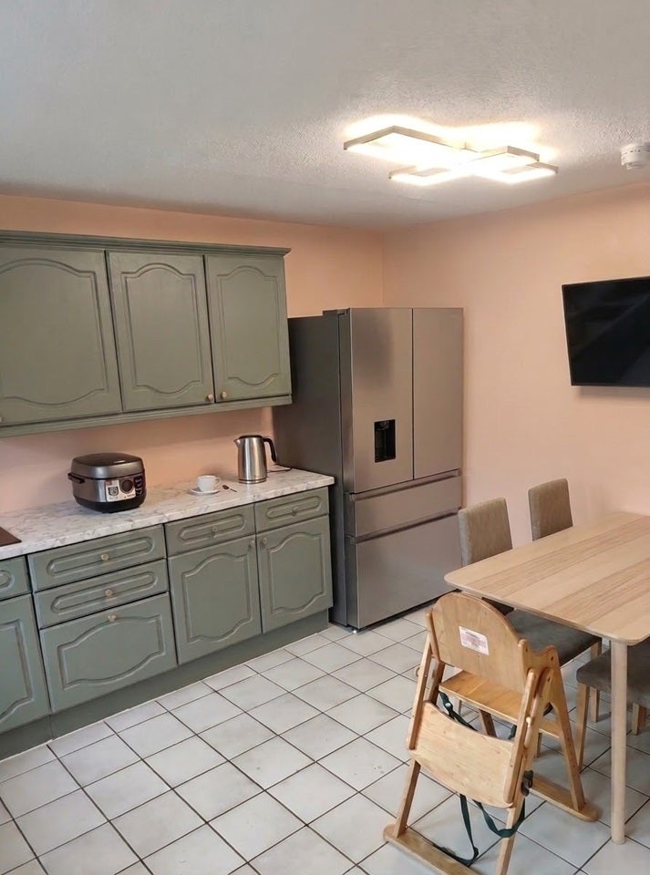 House Holmshaw Close in Greater London