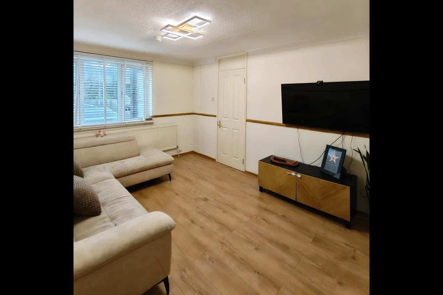 House Holmshaw Close in Greater London