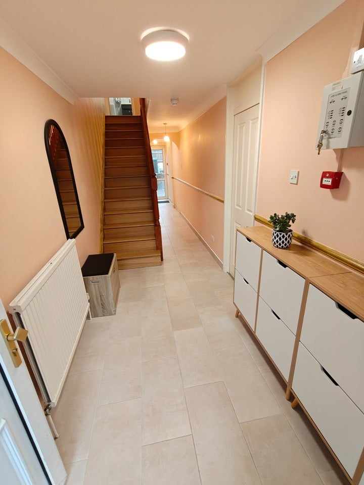 House Holmshaw Close in Greater London
