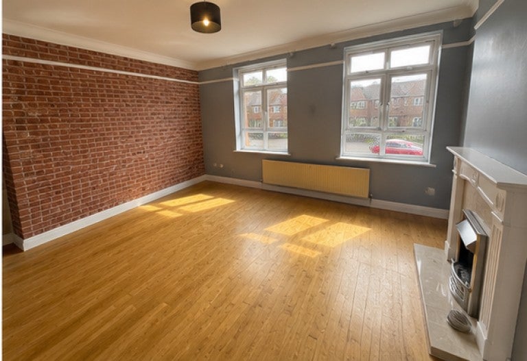 Flat Southover in Greater London
