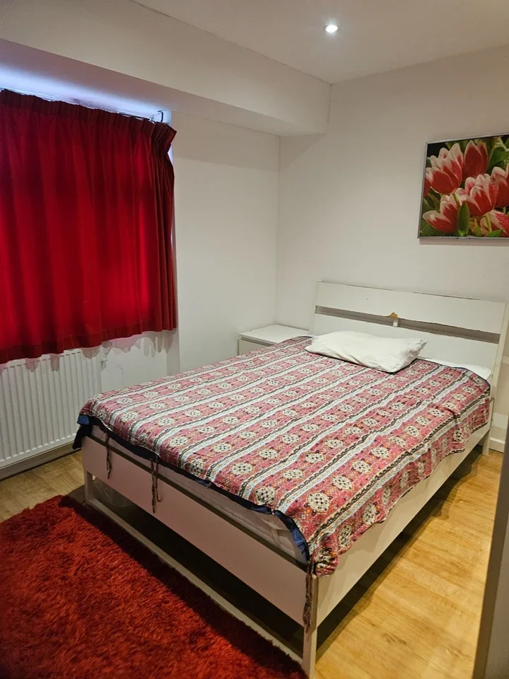 Flat Greenford Road in Greater London