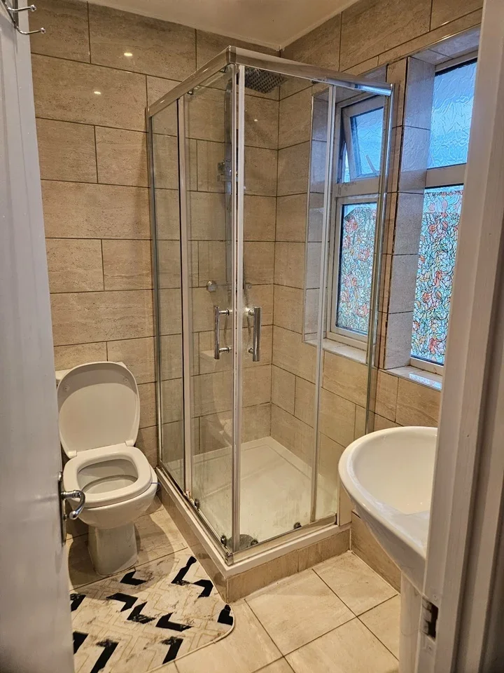 Flat Greenford Road in Greater London