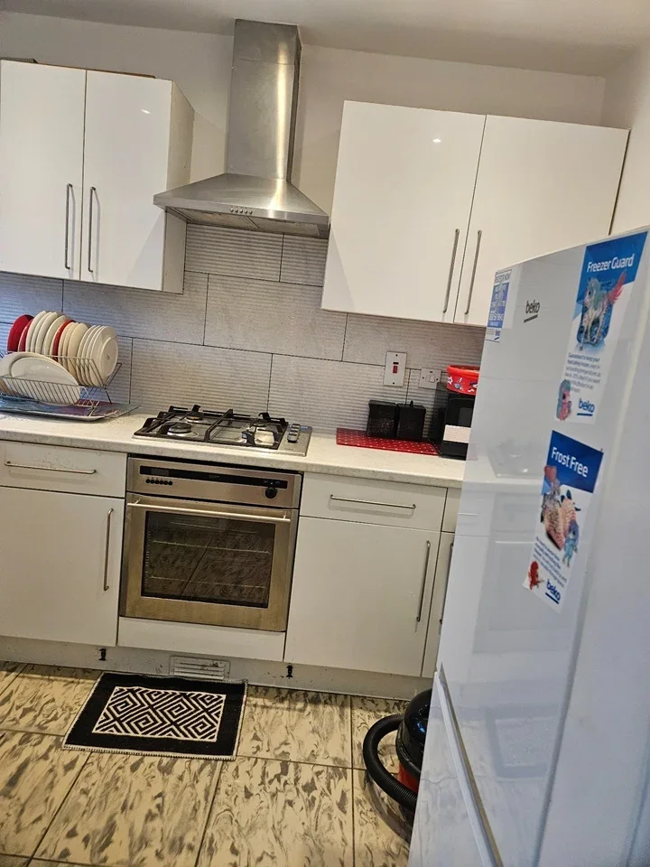 Flat Greenford Road in Greater London