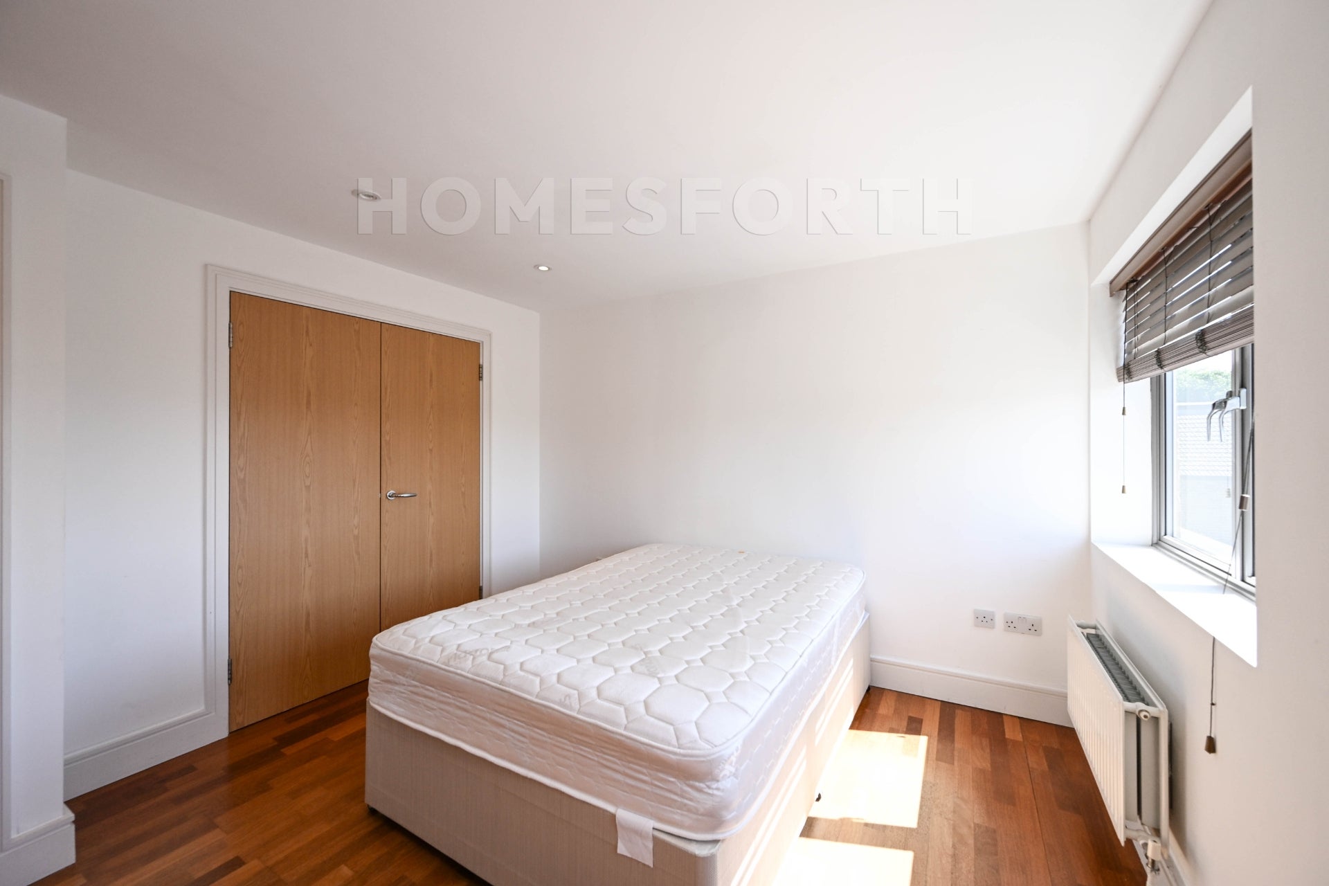 Flat Okehampton Road in Greater London
