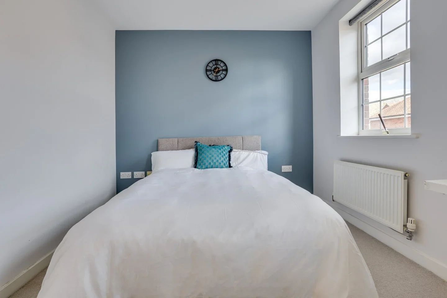 Room Somerley Drive in Crawley