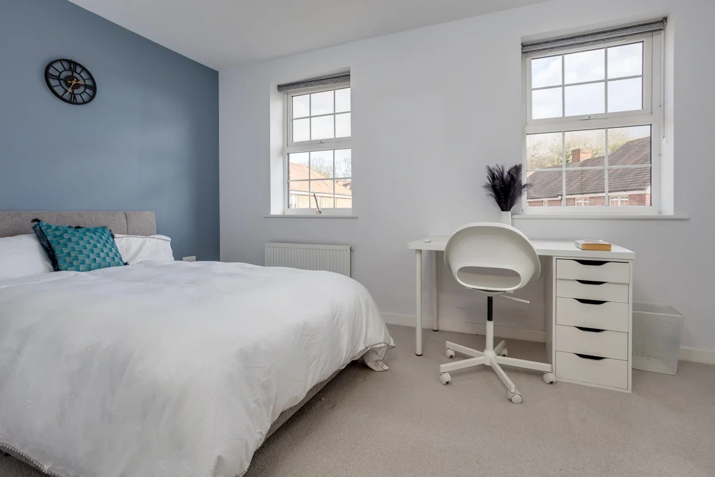 Room Somerley Drive in Crawley