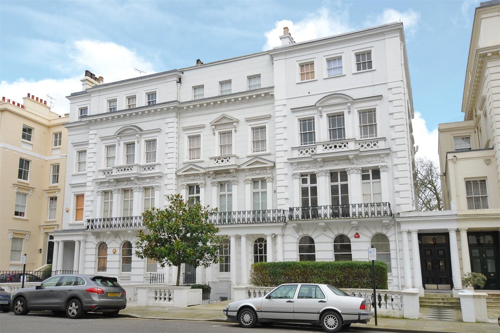 Flat Kensington Park Gardens in Greater London