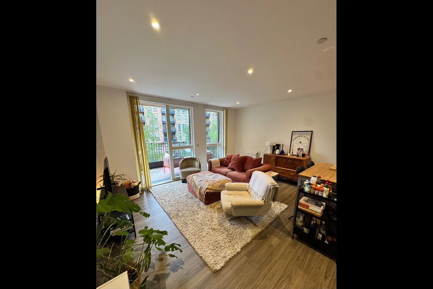 Flat Bollo Lane in Greater London