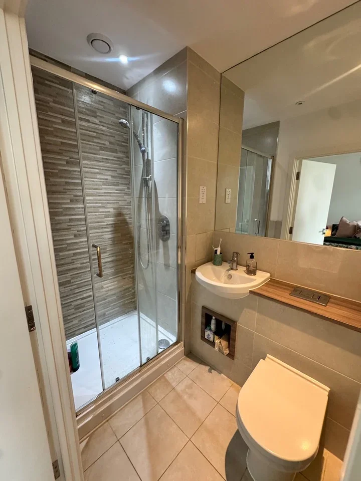Flat Bollo Lane in Greater London
