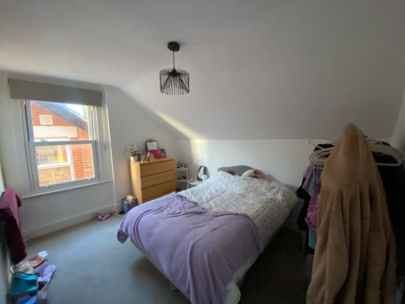 Room Gleneldon Road in Greater London