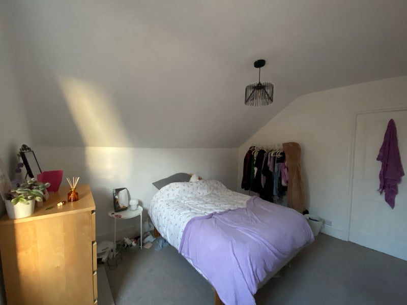 Room Gleneldon Road in Greater London