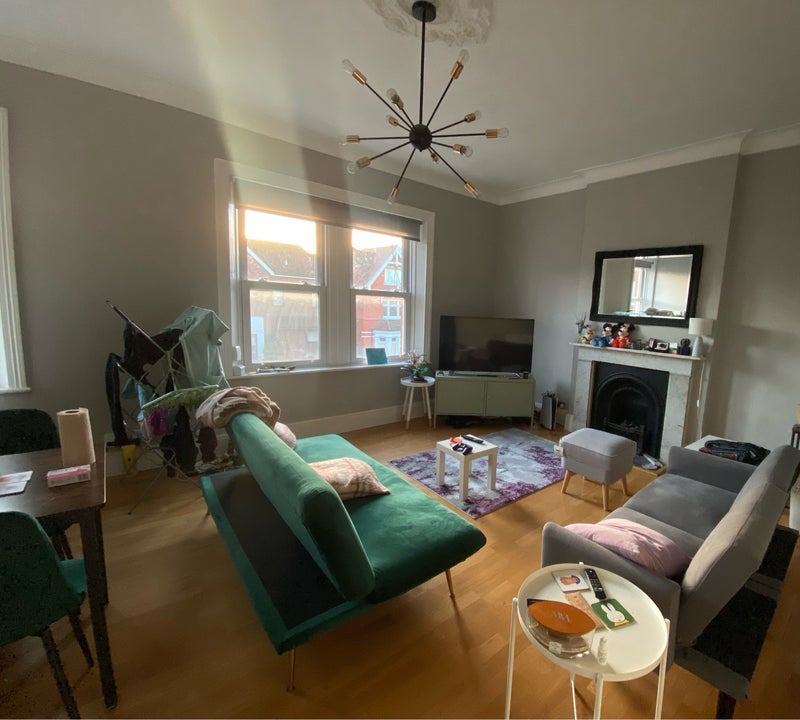 Room Gleneldon Road in Greater London