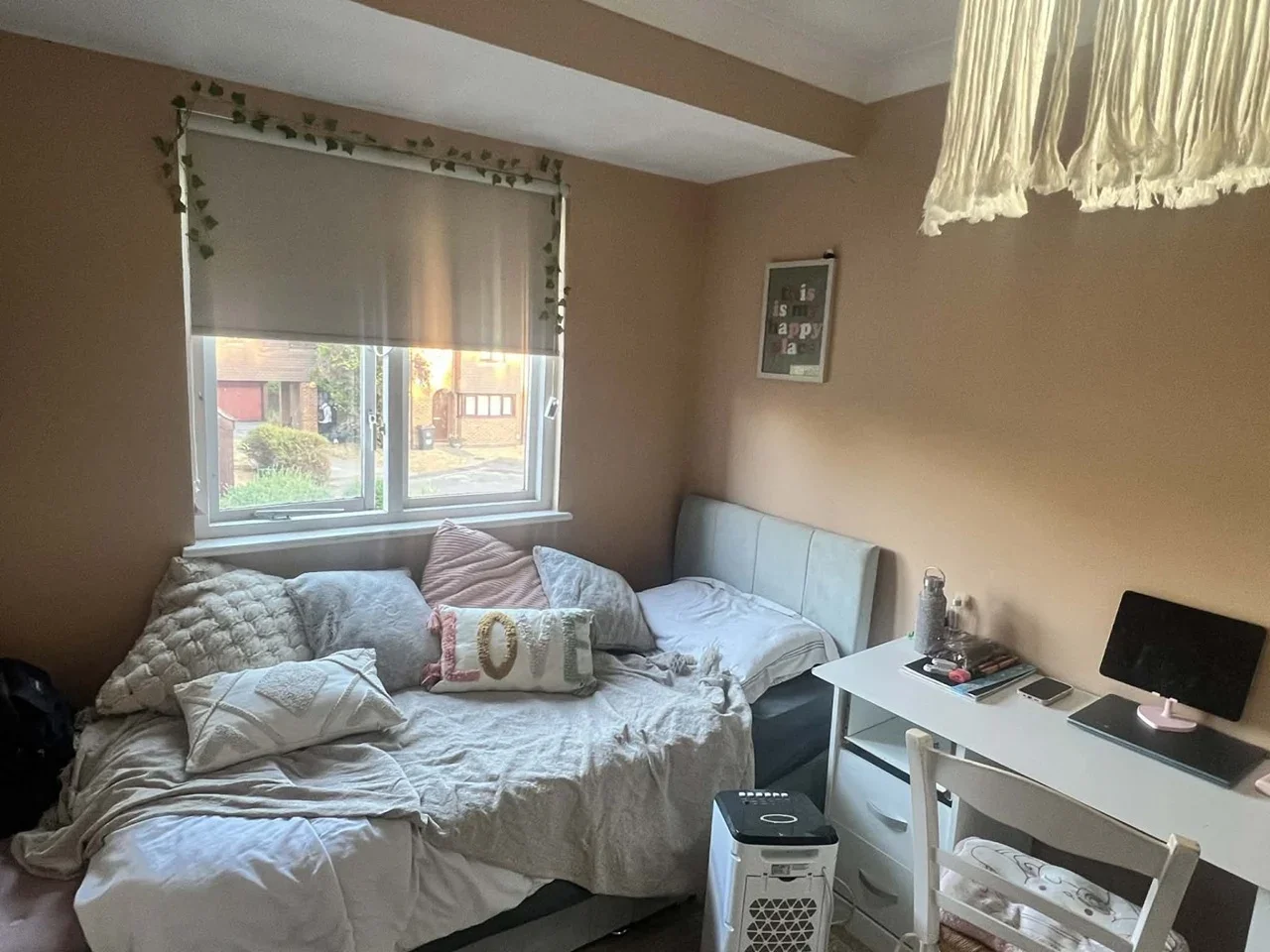 House Turners Meadow Way in Greater London