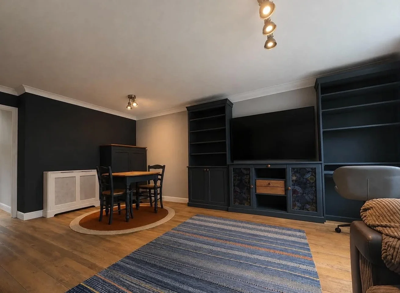 House Turners Meadow Way in Greater London