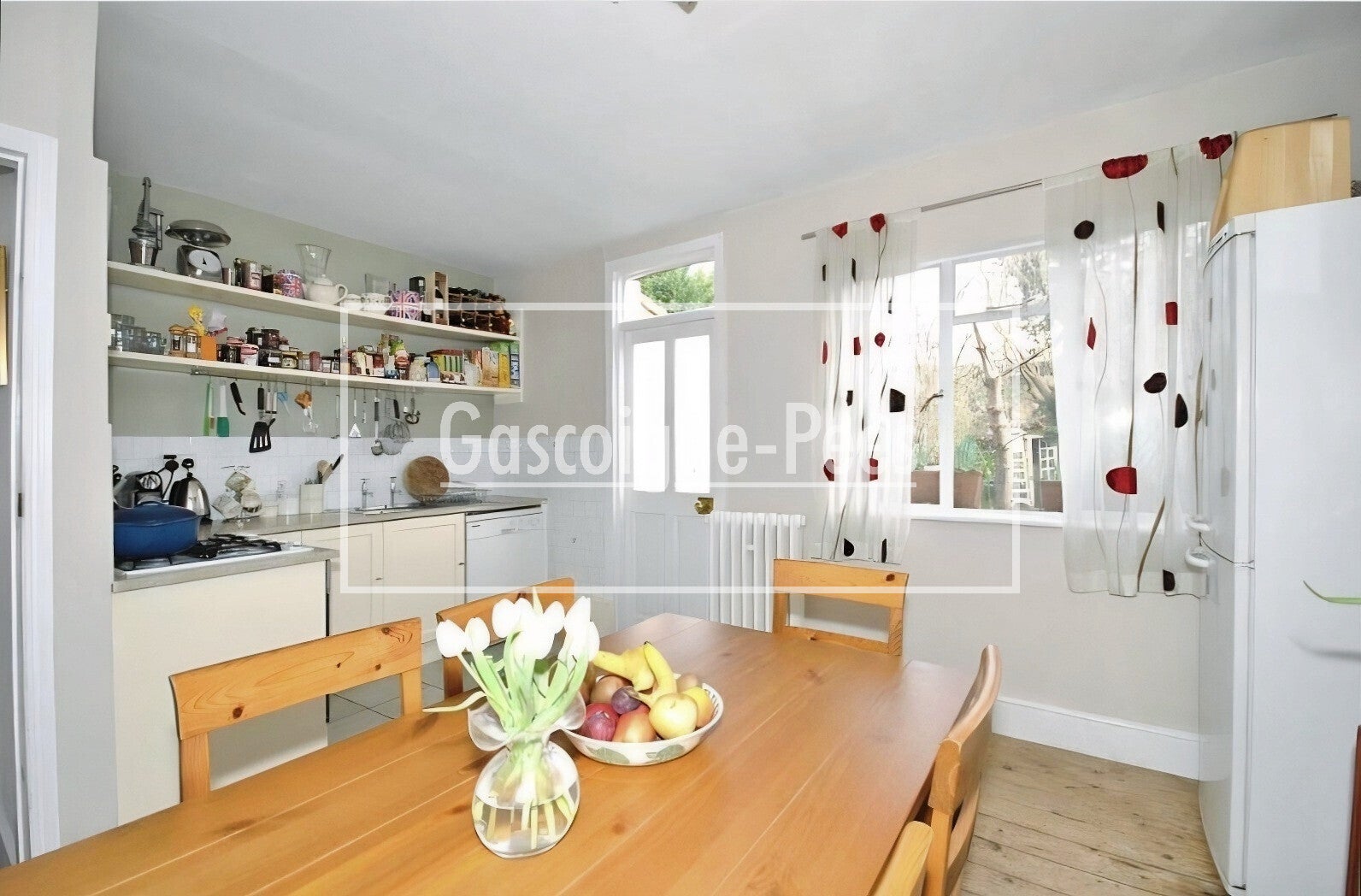 House Rothesay Avenue in Greater London