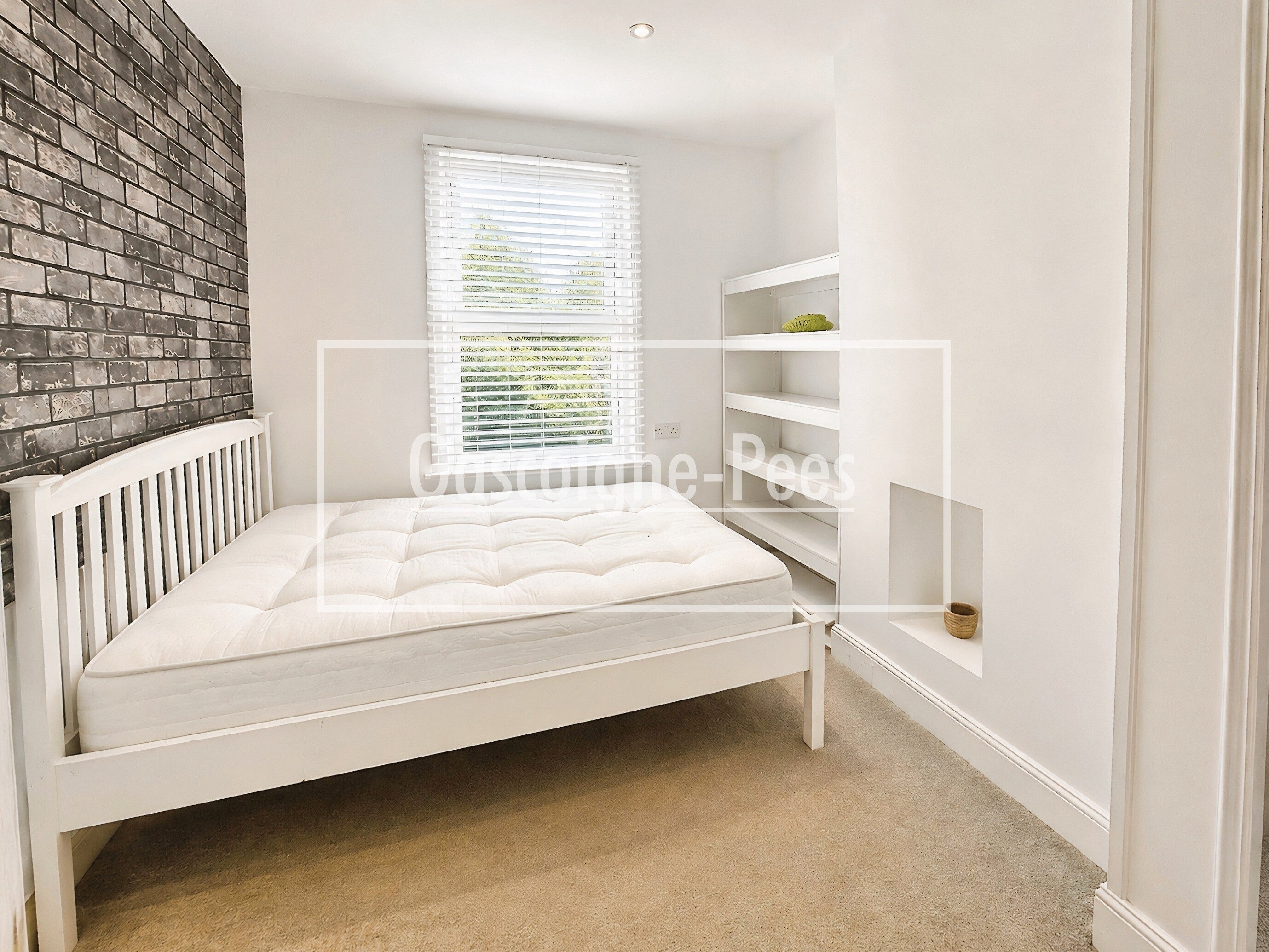 House Rothesay Avenue in Greater London