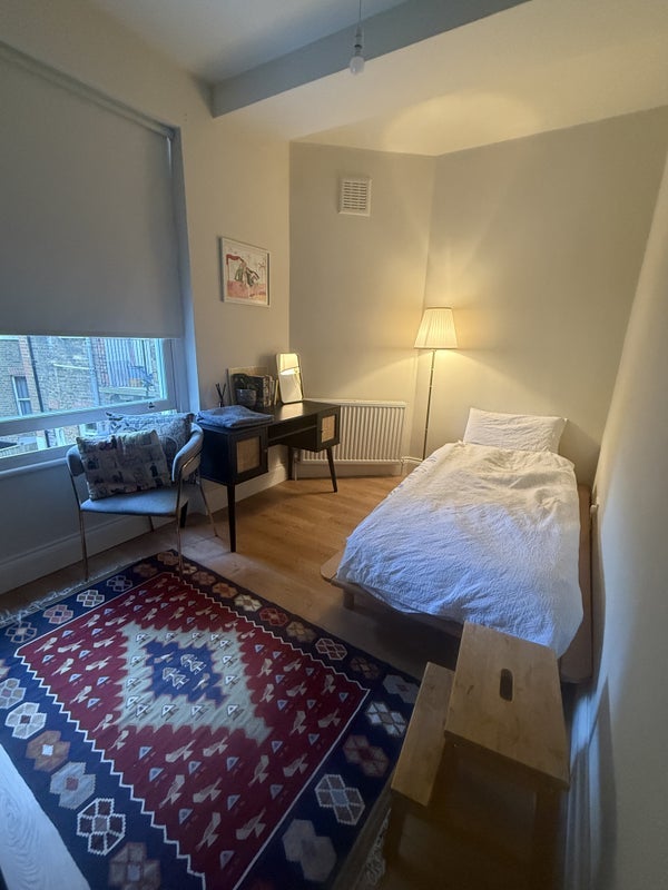 Flat Elms Crescent in Greater London